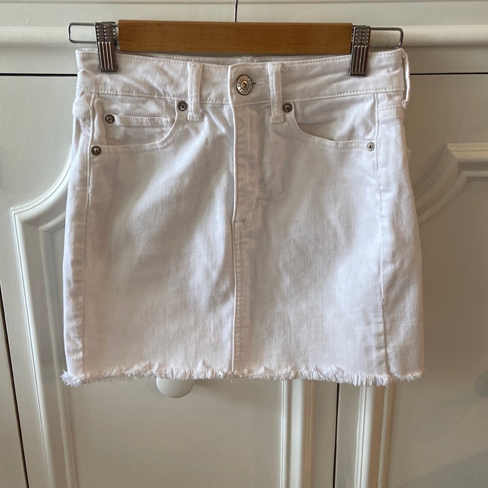 American Eagle size 2 white denim mini skirt with frayed hem